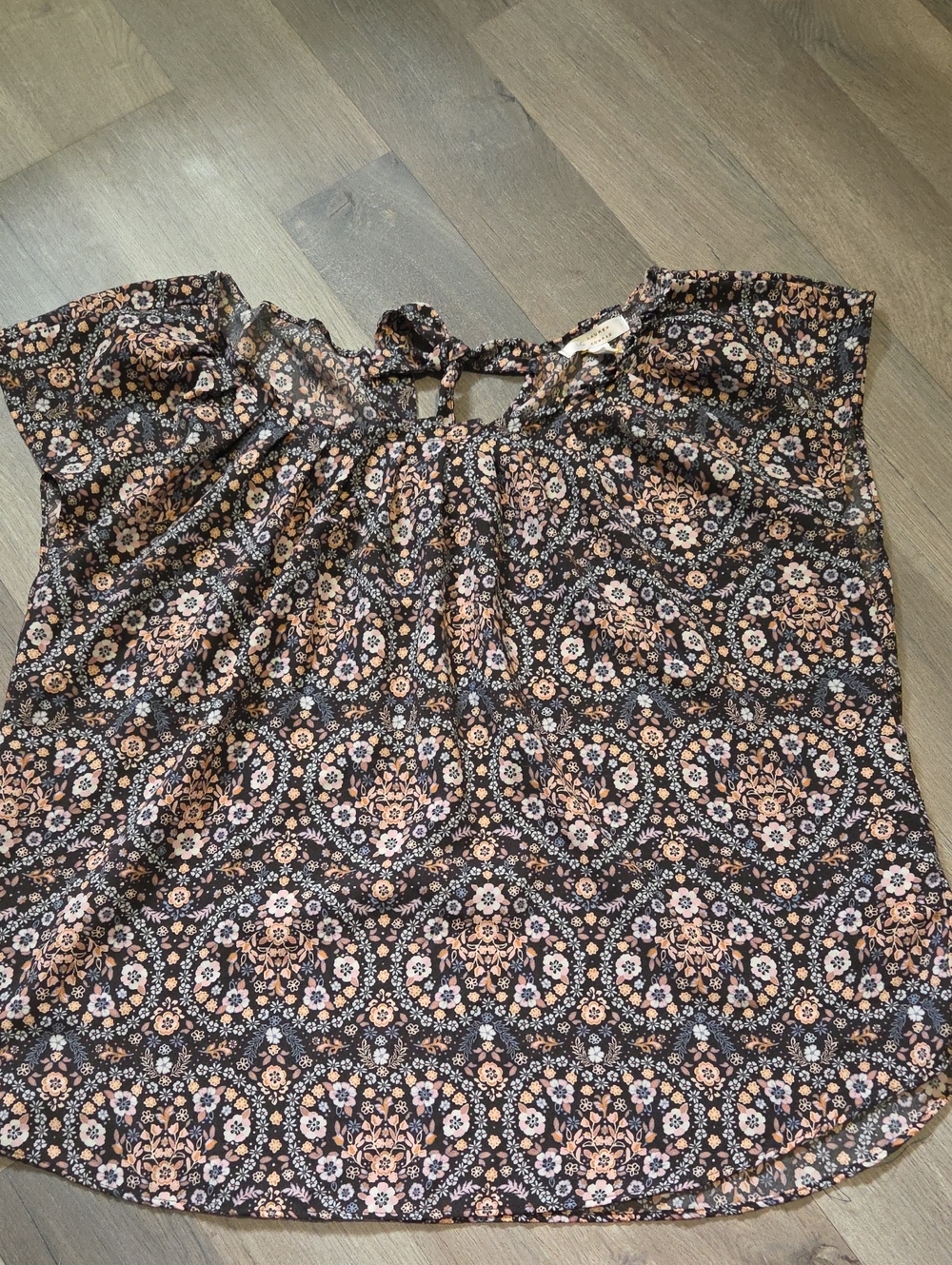LAST CHANCE NWOT LC Lauren Conrad Black Floral Cap-Sleeve Keyhole Blouse